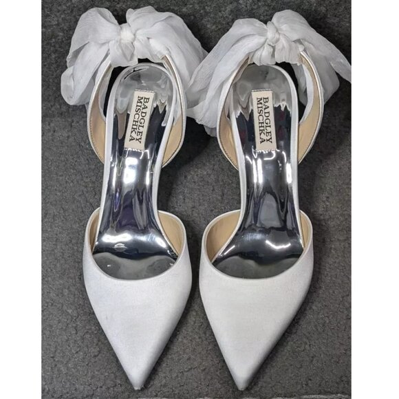 Worn Once - Badgley Mischka Womens Blaze Satin Bow Stilettos - White - 5.5 - Picture 2 of 8